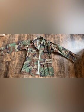 Vintage 1990 US Military Woodland Camo Combat Jacket XS